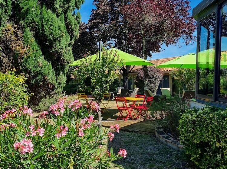 هتل Kyriad Angoulême Nord Champniers  Hôtel & Résidence