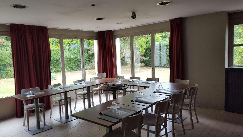 בית מלון כפרי Kyriad Chantilly