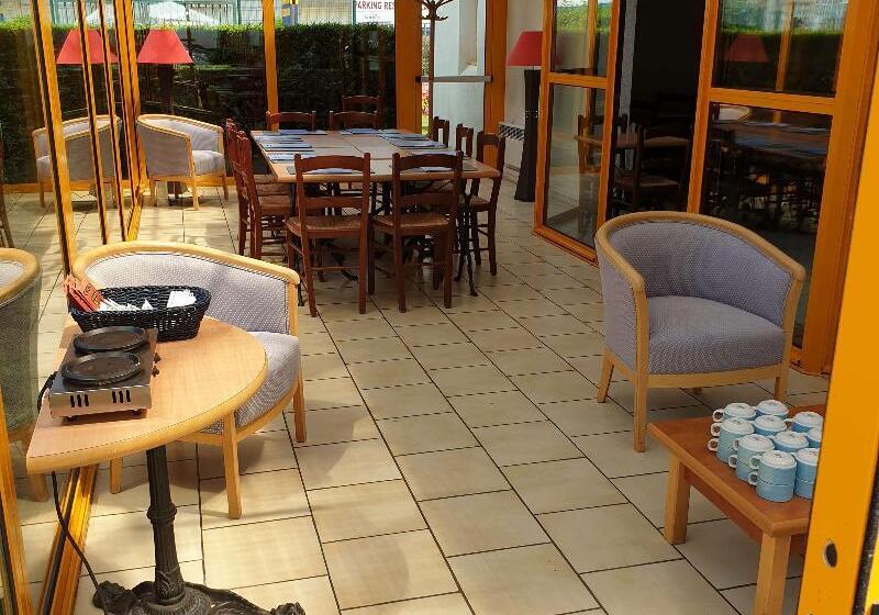 בית מלון כפרי Kyriad Chantilly
