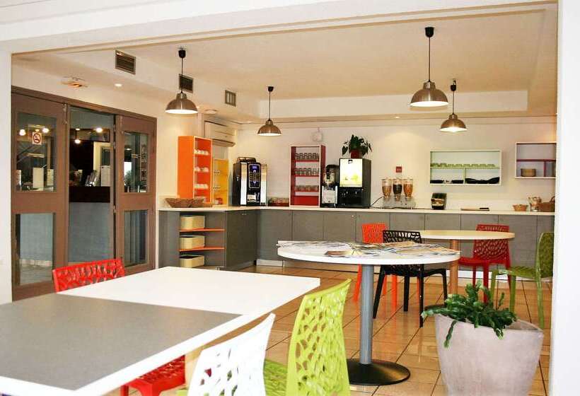 Отель Kyriad Direct Arles