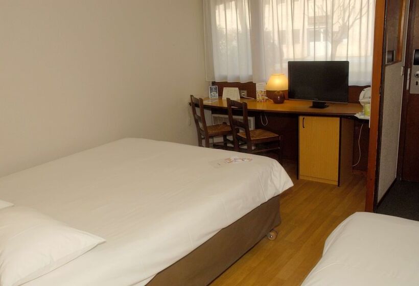 هتل Kyriad Direct Marseille Est  La Valentine