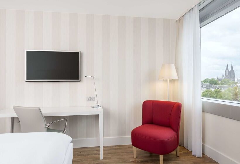 هتل NH Collection Koln Mediapark