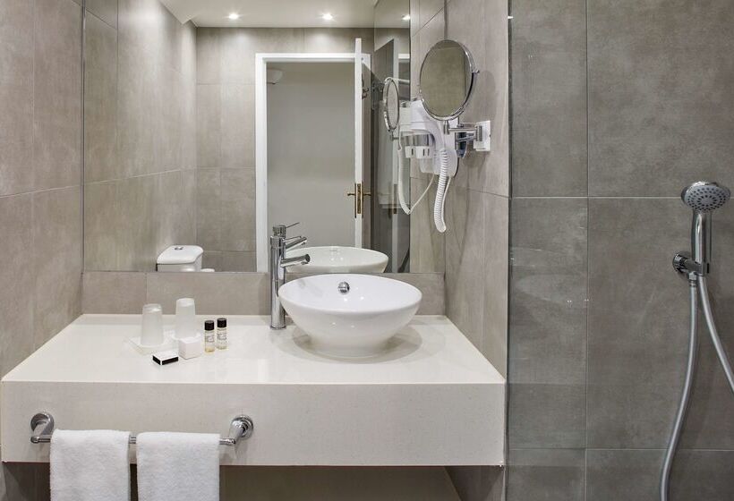 هتل Tivoli Lagos