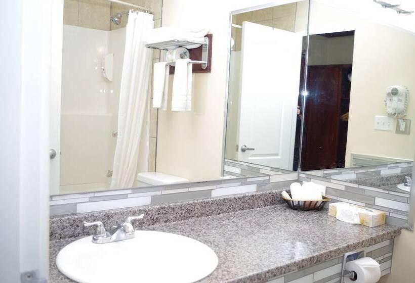 Causeway Bay Hotel Sparwood