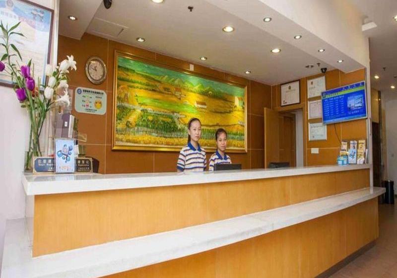 בית מלון כפרי 7 Days Inn East Train Station Branch