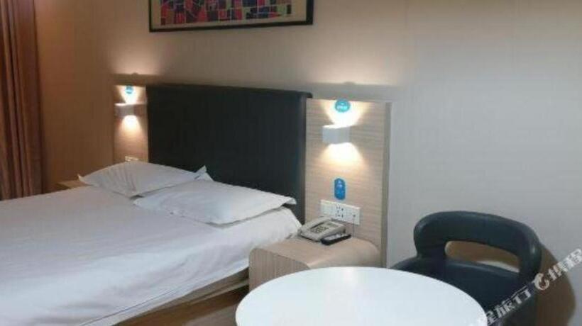 בית מלון כפרי James Joyce Coffetel Yichang East Railway Station Central Bus Station