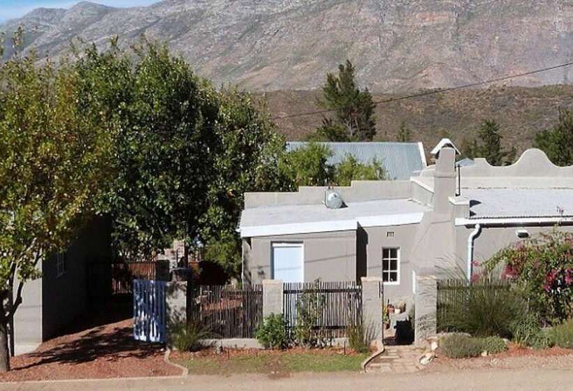 Cosy 6 Person Cottage With Mountain View