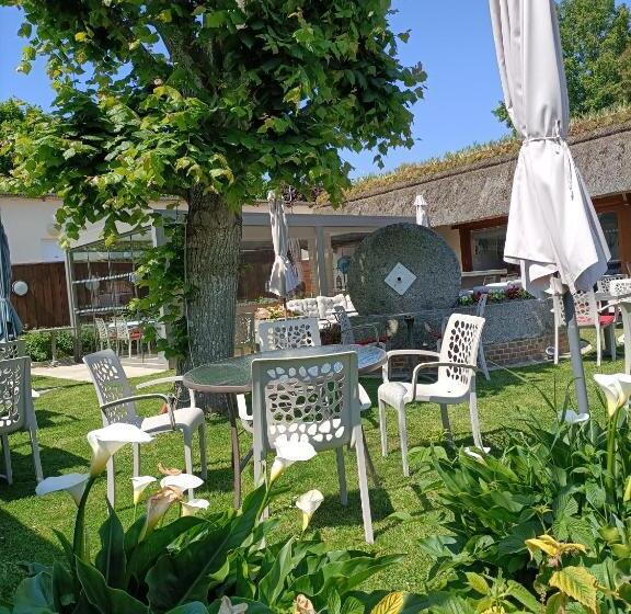 پانسیون Auberge Du Vieux Tour Le Manoir