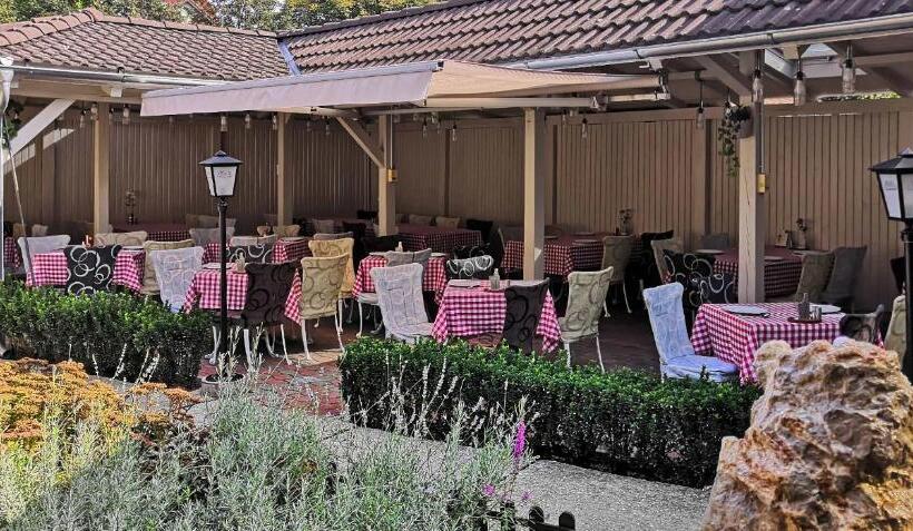 تختخواب و صبحانه Piccolo Panzió Vendéglő Vinoteca