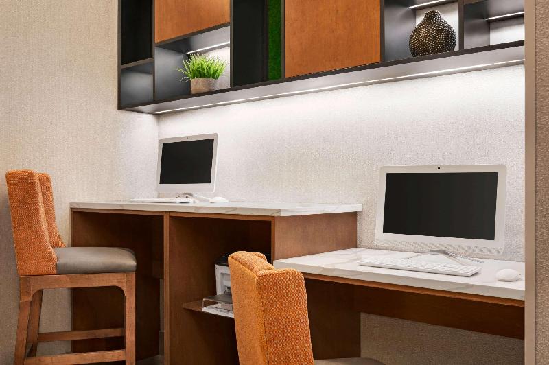 هتل La Quinta Inn & Suites By Wyndham Marysville