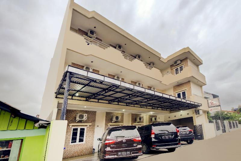 هتل Oyo 3606 Kost Kartini