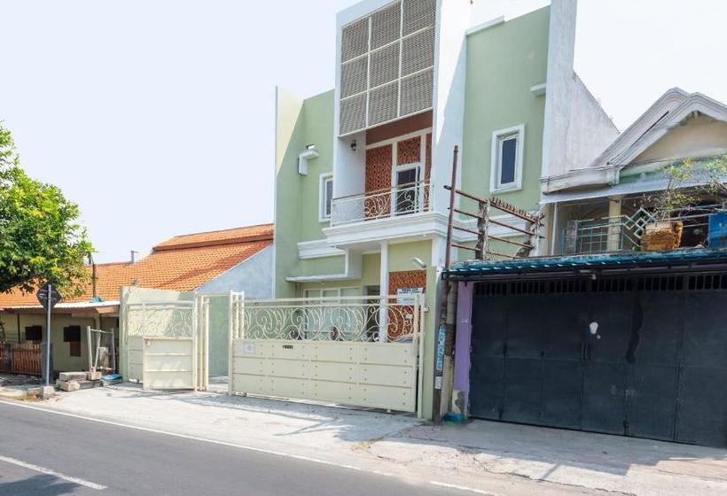 ホテル Oyo 3706 Griya Tentrem