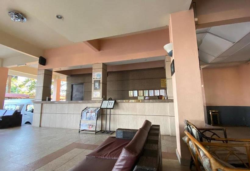 هتل Oyo 90061 Kuhara Court Apartment Suite