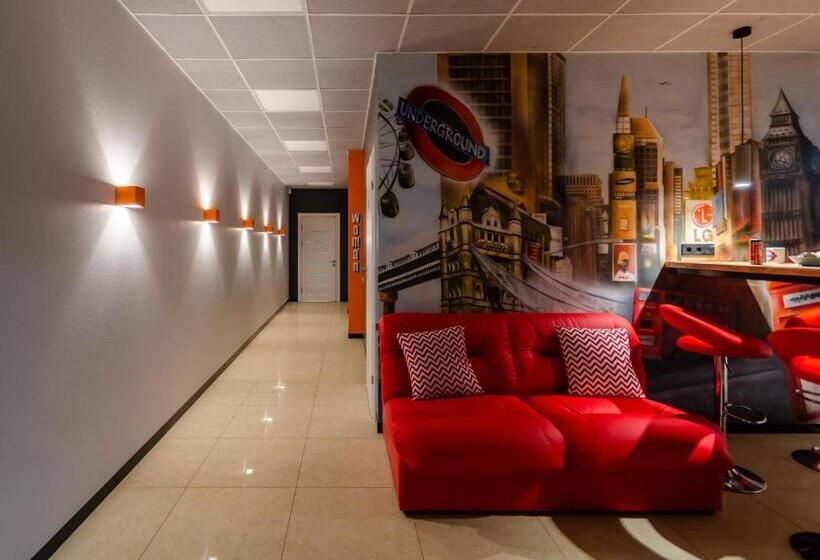 Underground Hostel