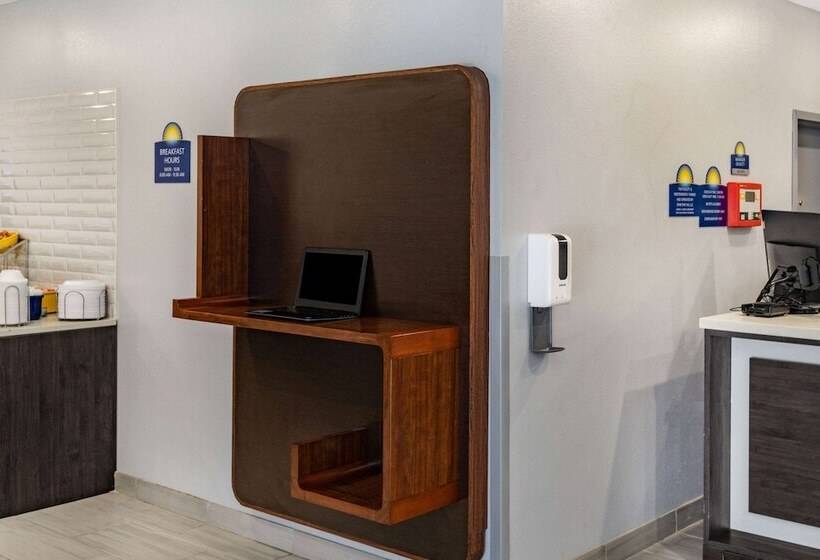 هتل Days Inn & Suites By Wyndham Horn Lake   Memphis Graceland