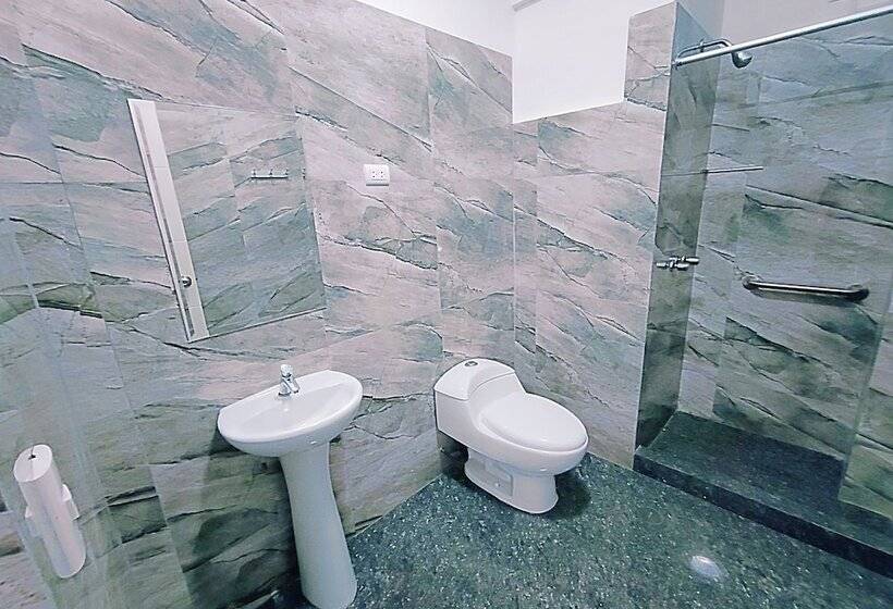 בית מלון כפרי Genova Hostal