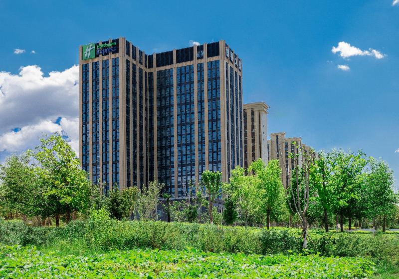 هتل Holiday Inn Express Urumqi Station By Ihg