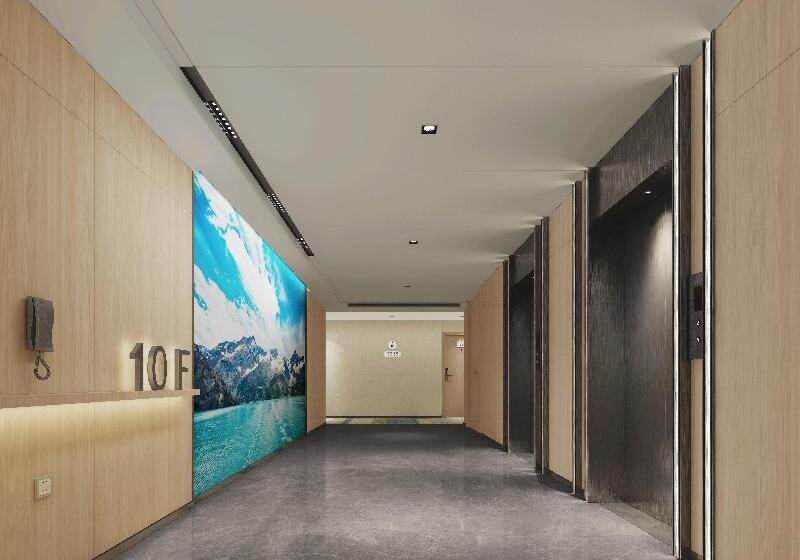 هتل Holiday Inn Express Urumqi Station By Ihg