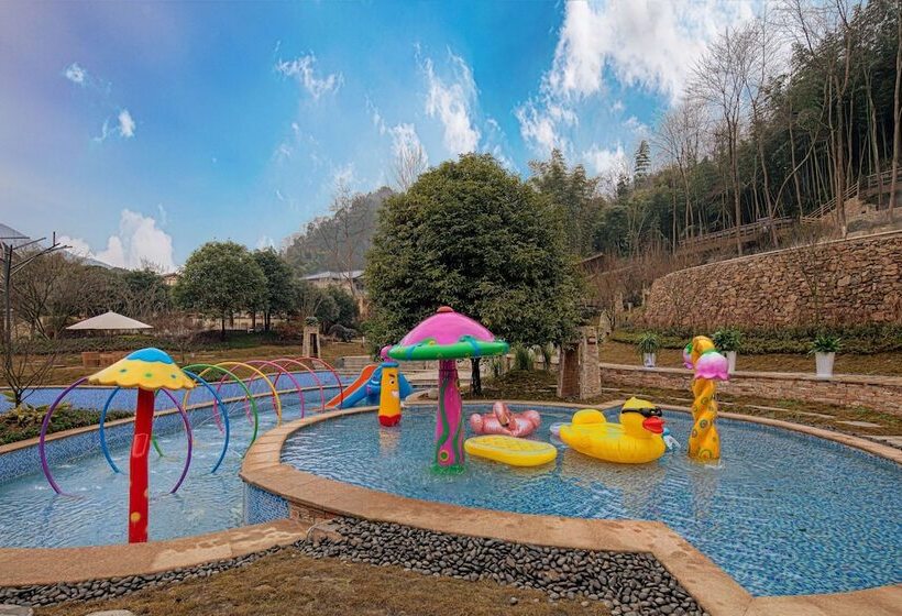 Fotos del hotel Howard Johnson Huashuiwan Hot Springs Resort Chengdu:  28