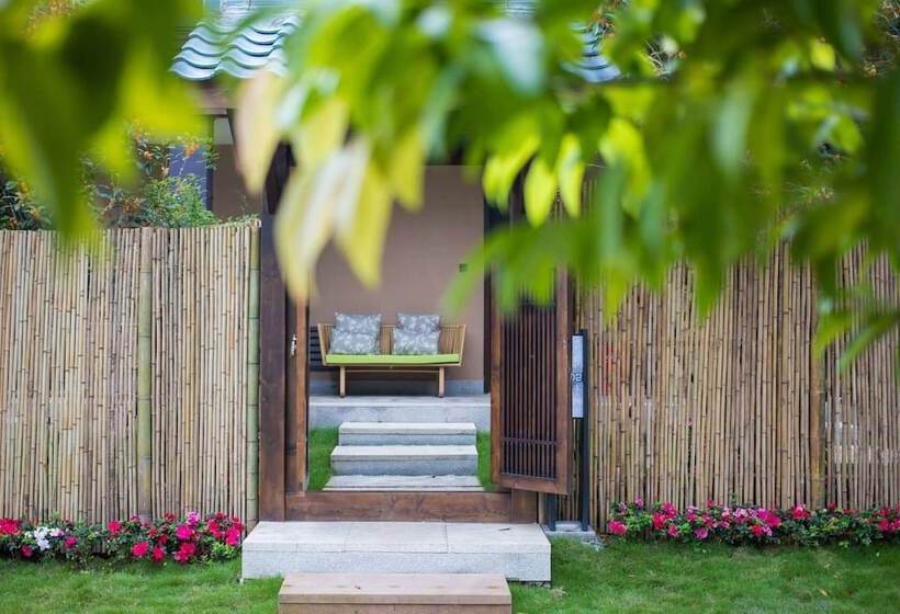 Fotos del hotel Howard Johnson Huashuiwan Hot Springs Resort Chengdu:  27