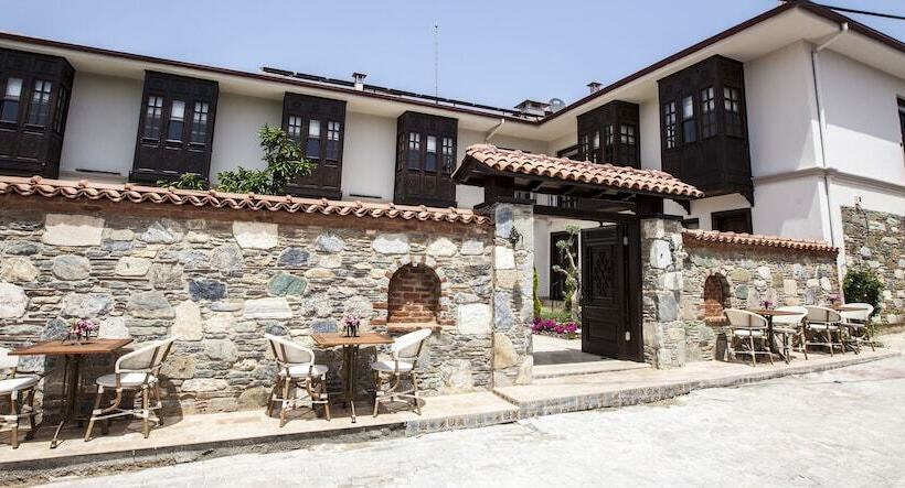 هتل Livia Garden