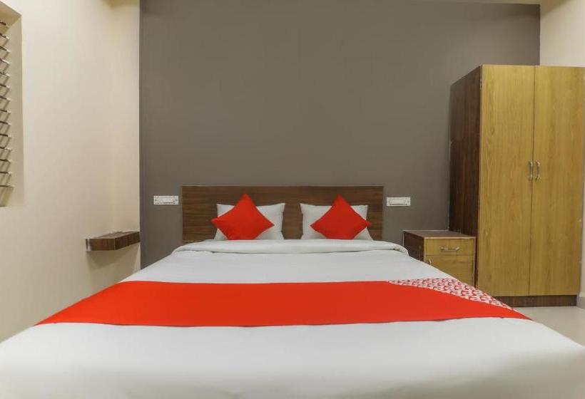 فندق Oyo 64632 Laxmi Palace