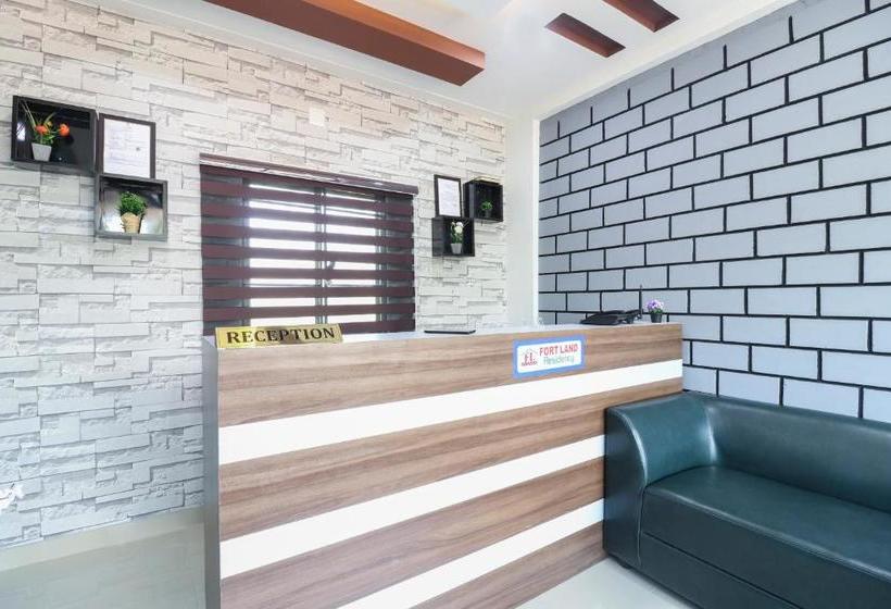 ホテル Oyo 70830 Fort Land Residency