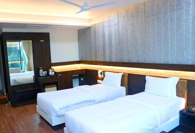 فندق The Grand Astoria Somanth