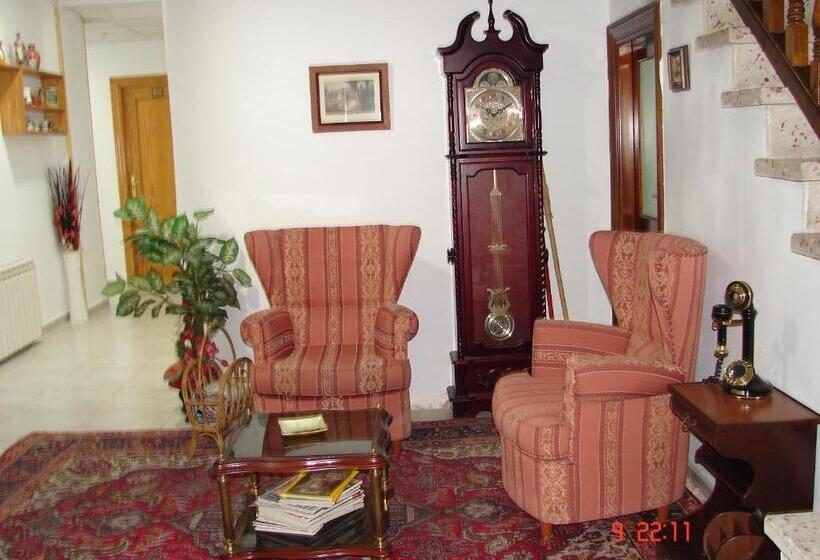 פנסיון Hostal Alfil