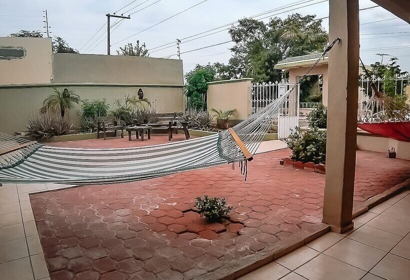 پانسیون Pueblo Nomada   Hostel