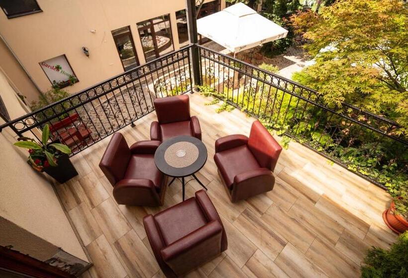 تختخواب و صبحانه Garden House