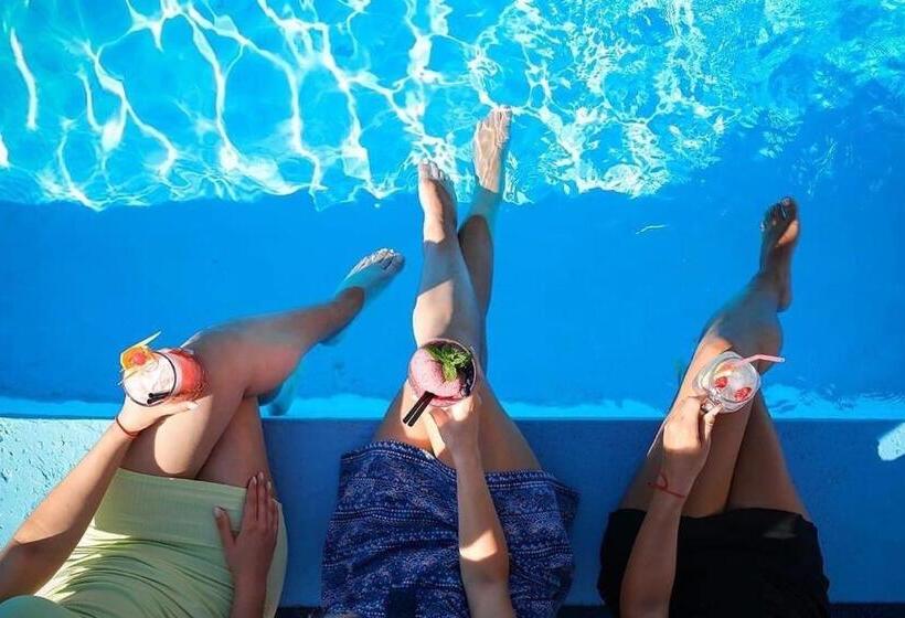 تختخواب و صبحانه Garden House