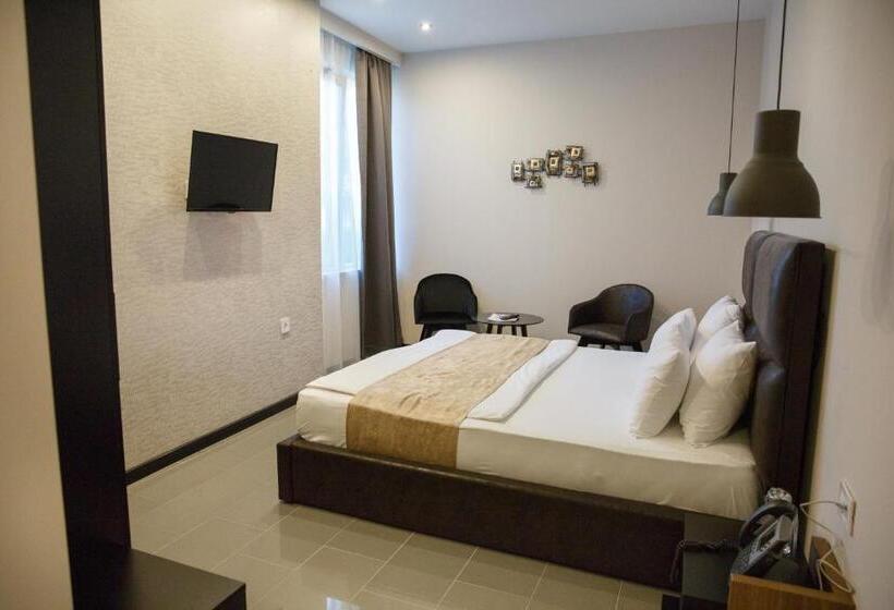 هتل Crystal Light