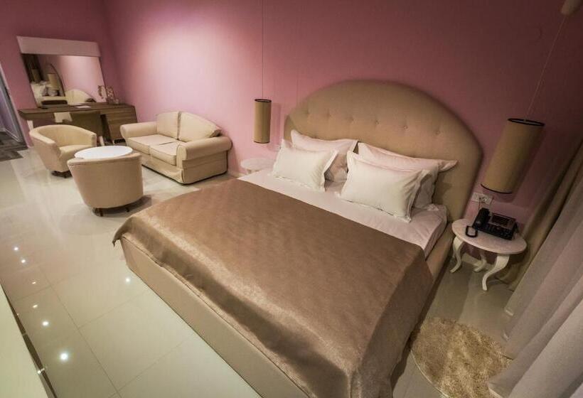 هتل Crystal Light