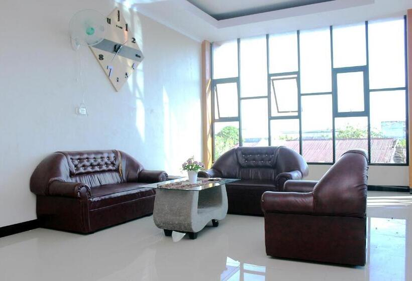 پانسیون Reddoorz Syariah At Hotel Grand Mentari