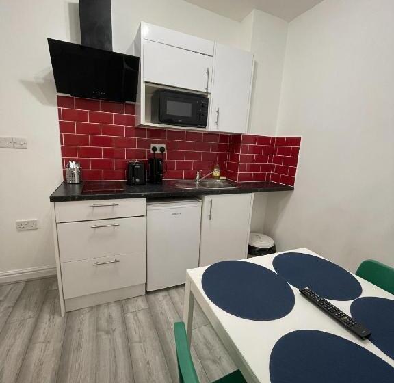 هاستل Comfortable   Cosy   Budget Studios In City Center