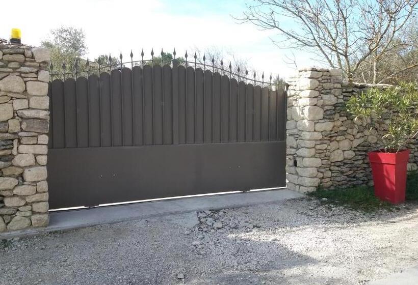 پانسیون Le Mas Des Alexandrins