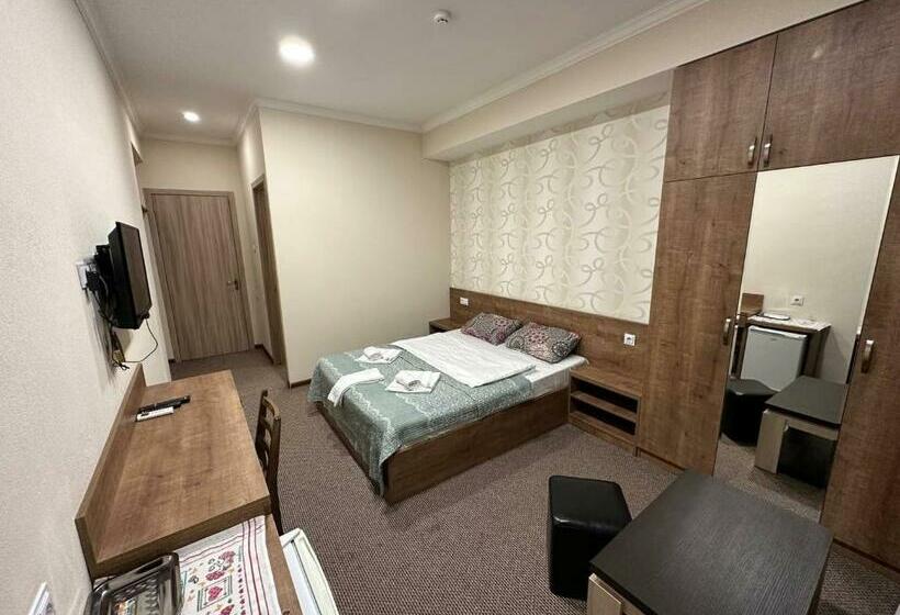 5 Rooms Near 300 Aragveli Metro Station