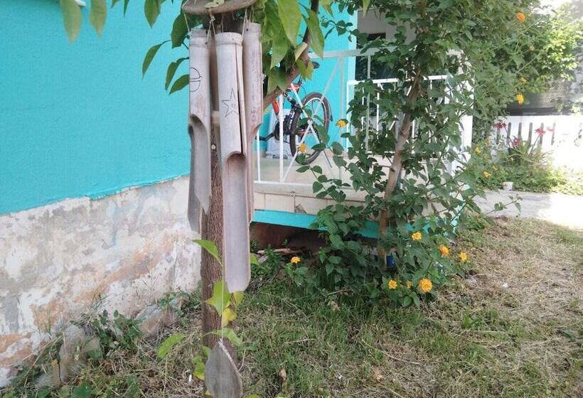 Hix Garden Apart