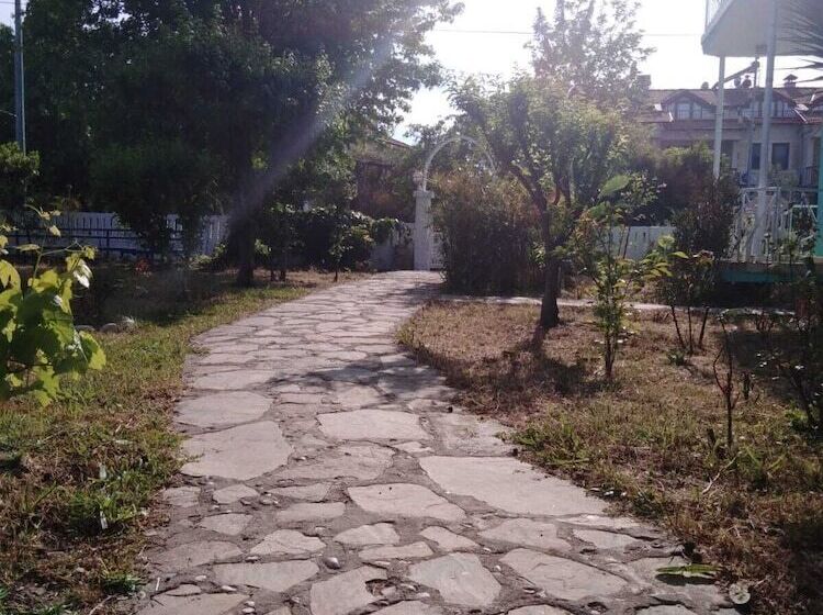 Hix Garden Apart