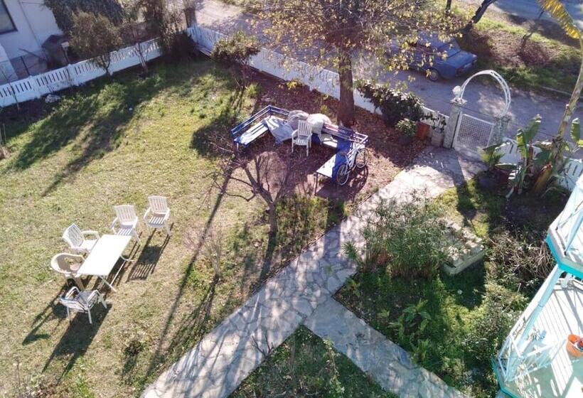 Hix Garden Apart