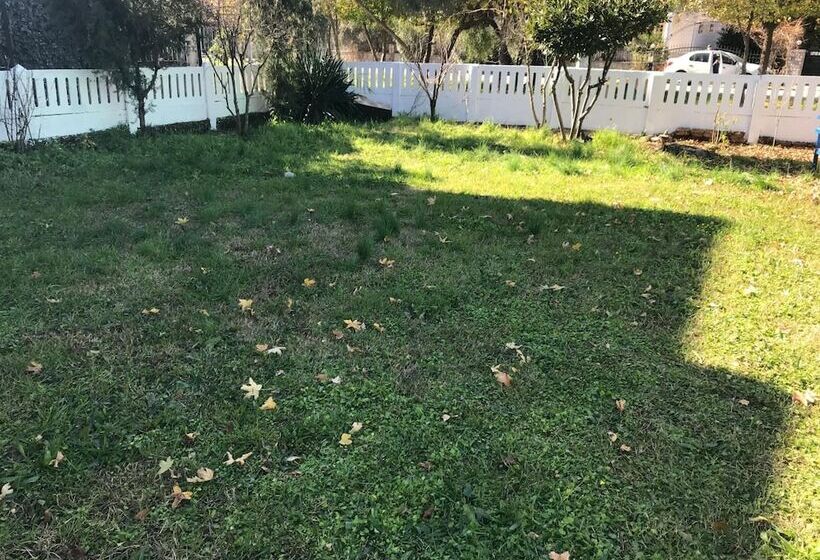 Hix Garden Apart