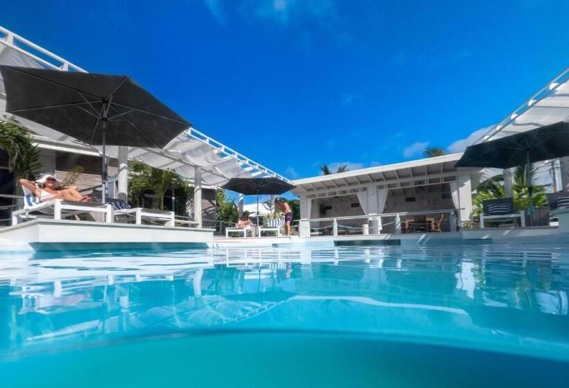 هتل Ocean Escape Resort & Spa