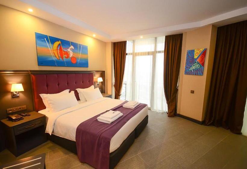 هتل Batumi Palm