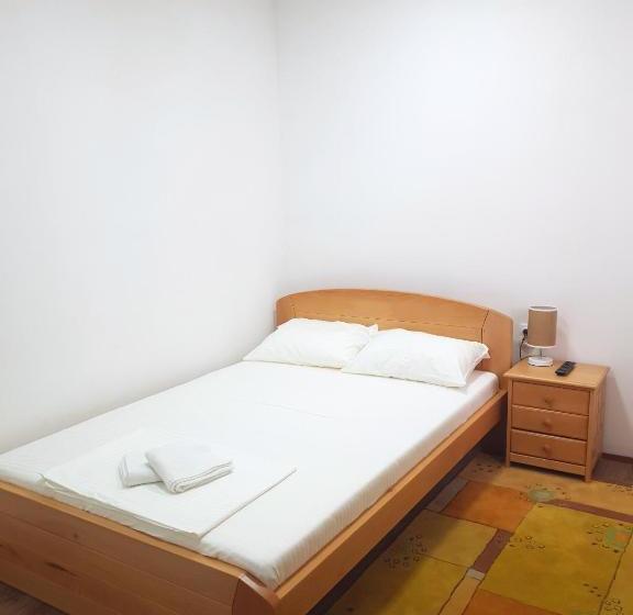 پانسیون Apartments And Rooms L E F T River Belgrade