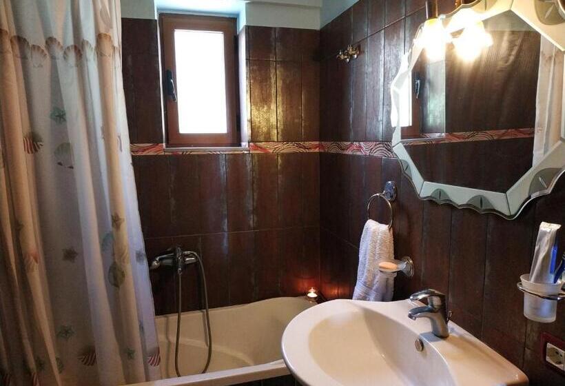پانسیون Q Bay Apartments
