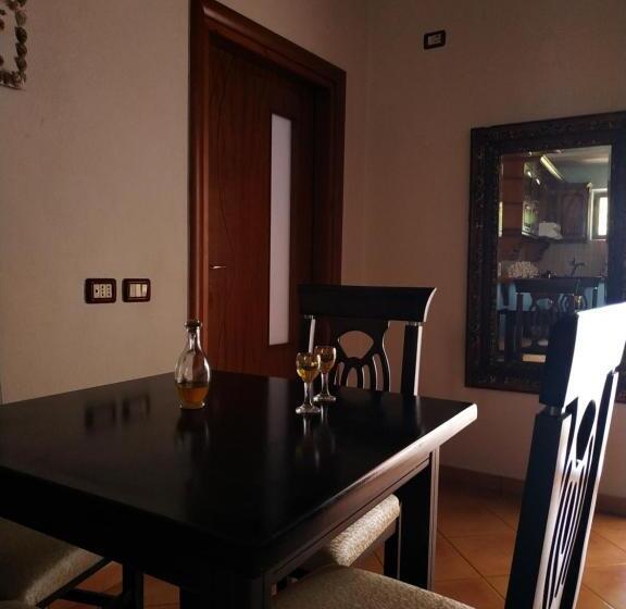 پانسیون Q Bay Apartments