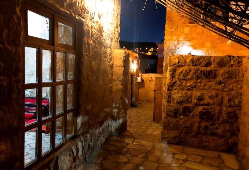 پانسیون The Orient Home