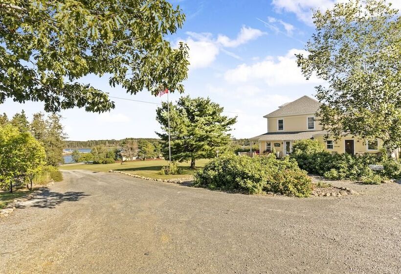 فندق Bayview Pines Country Inn B&b