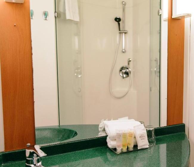 هتل Ibis Newcastle